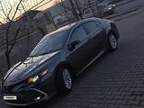 Toyota Camry 2021 года за 13 000 000 тг. в Шымкент – фото 2