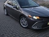 Toyota Camry 2021 года за 13 000 000 тг. в Шымкент – фото 4