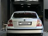Volkswagen Passat 2005 года за 3 600 000 тг. в Алматы – фото 2