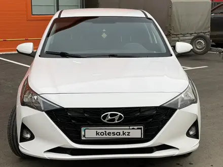 Hyundai Accent 2021 года за 7 630 000 тг. в Кокшетау – фото 2