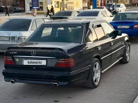 Mercedes-Benz E 260 1992 года за 1 500 000 тг. в Актау – фото 3
