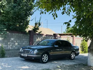 Mercedes-Benz E 320