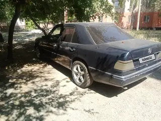 Mercedes-Benz E 230