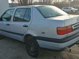 Volkswagen Vento 1993 года за 1 300 000 тг. в Актобе – фото 2