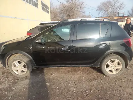 Renault Sandero Stepway 2015 года за 4 500 000 тг. в Балхаш – фото 9