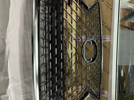 Решетка радиатора на Rx за 100 000 тг. в Алматы
