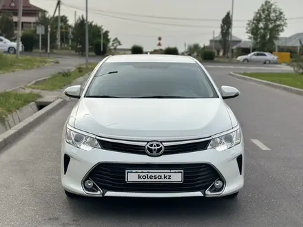 Toyota Camry 2017 года за 12 539 575 тг. в Шымкент – фото 2