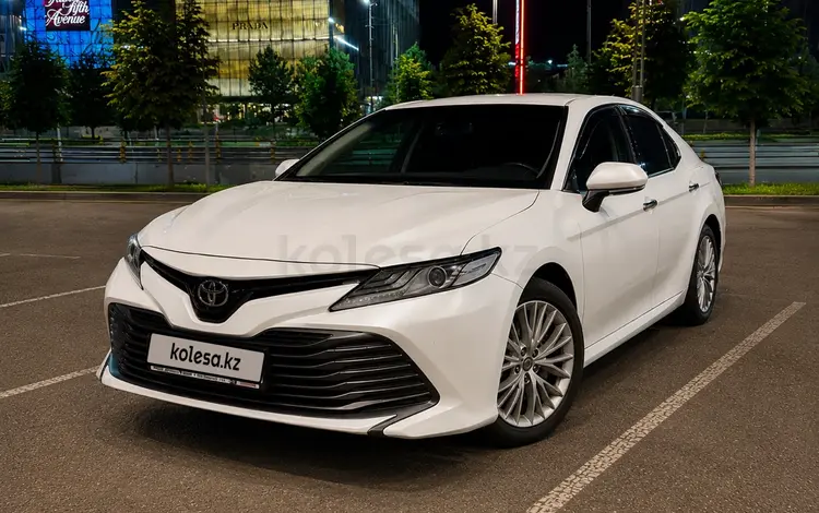 Toyota Camry 2020 года за 12 800 000 тг. в Алматы