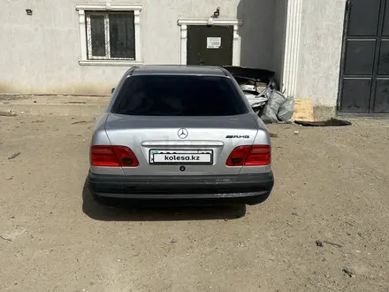 Mercedes-Benz E 320 1997 года за 2 300 000 тг. в Актау – фото 3