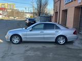 Mercedes-Benz E 320 2002 года за 4 500 000 тг. в Уральск – фото 2