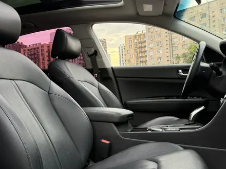 Kia K5 2015 года за 8 950 000 тг. в Алматы – фото 32