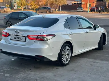 Toyota Camry 2019 года за 11 500 000 тг. в Шымкент – фото 17