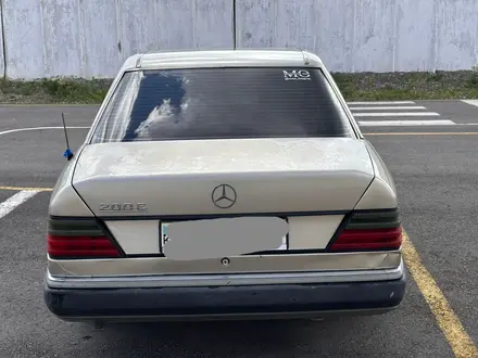 Mercedes-Benz E 230 1991 года за 1 100 000 тг. в Караганда – фото 4