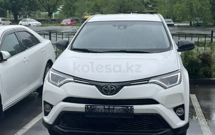 Toyota RAV4 2018 года за 13 800 000 тг. в Алматы