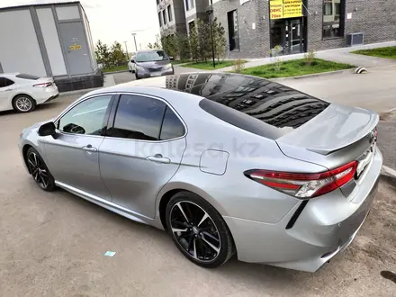 Toyota Camry 2018 года за 13 500 000 тг. в Астана – фото 3