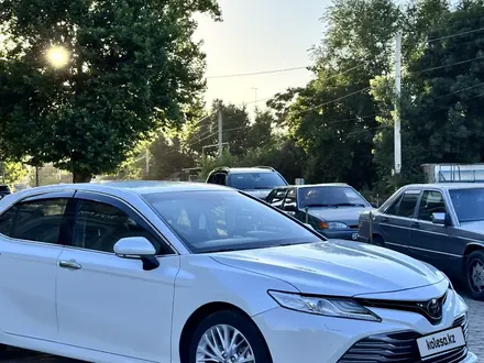 Toyota Camry 2020 года за 14 700 000 тг. в Шымкент