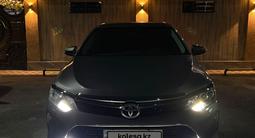 Toyota Camry 2015 года за 8 800 000 тг. в Жетысай – фото 2