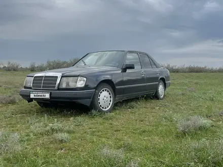 Mercedes-Benz E 230 1989 года за 2 000 000 тг. в Атырау – фото 7