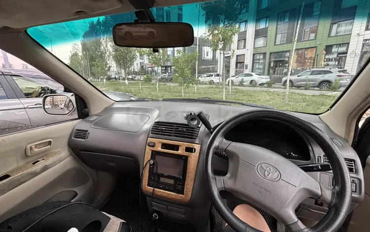 Toyota Ipsum 1998 года за 2 400 000 тг. в Астана