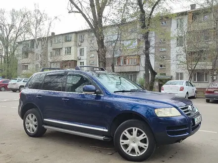 Volkswagen Touareg 2004 года за 3 900 000 тг. в Алматы – фото 3