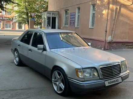 Mercedes-Benz E 320 1993 года за 2 000 000 тг. в Астана