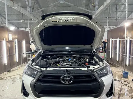 Toyota Hilux 2022 года за 25 000 000 тг. в Актобе – фото 31
