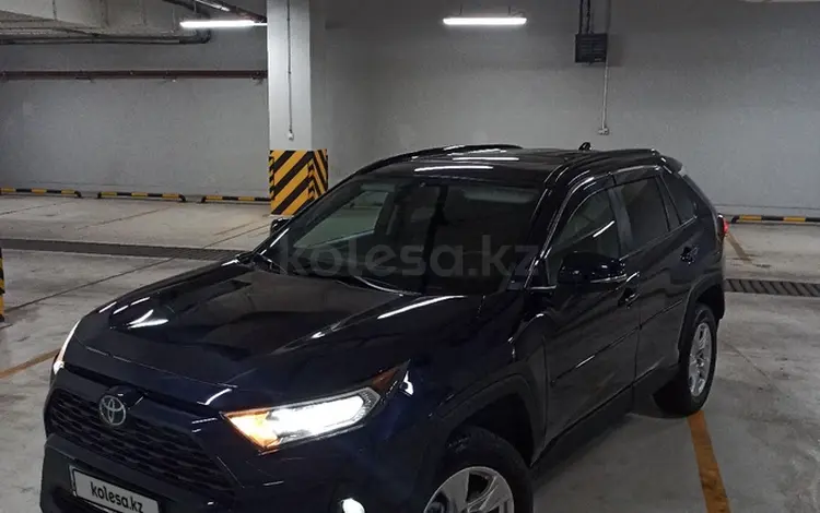 Toyota RAV4 2019 года за 16 500 000 тг. в Астана