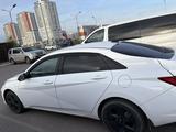 Hyundai Elantra 2022 года за 7 100 000 тг. в Астана – фото 2
