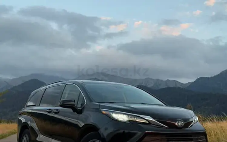 Toyota Sienna 2022 года за 21 000 000 тг. в Алматы