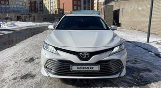 Toyota Camry 2019 года за 15 100 000 тг. в Астана