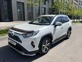 Toyota RAV4 2020 года за 13 200 000 тг. в Астана