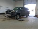 Toyota 4Runner 2015 года за 16 200 000 тг. в Атырау