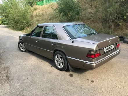 Mercedes-Benz E 230 1990 года за 1 300 000 тг. в Алматы – фото 2