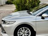 Toyota Camry 2019 года за 13 200 000 тг. в Алматы – фото 3