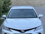 Toyota Camry 2021 годаүшін17 800 000 тг. в Шымкент – фото 2