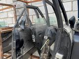 Двери на audi b4, ауди б4 за 15 000 тг. в Алматы