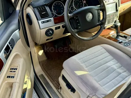 Volkswagen Touareg 2005 года за 6 100 000 тг. в Алматы – фото 12