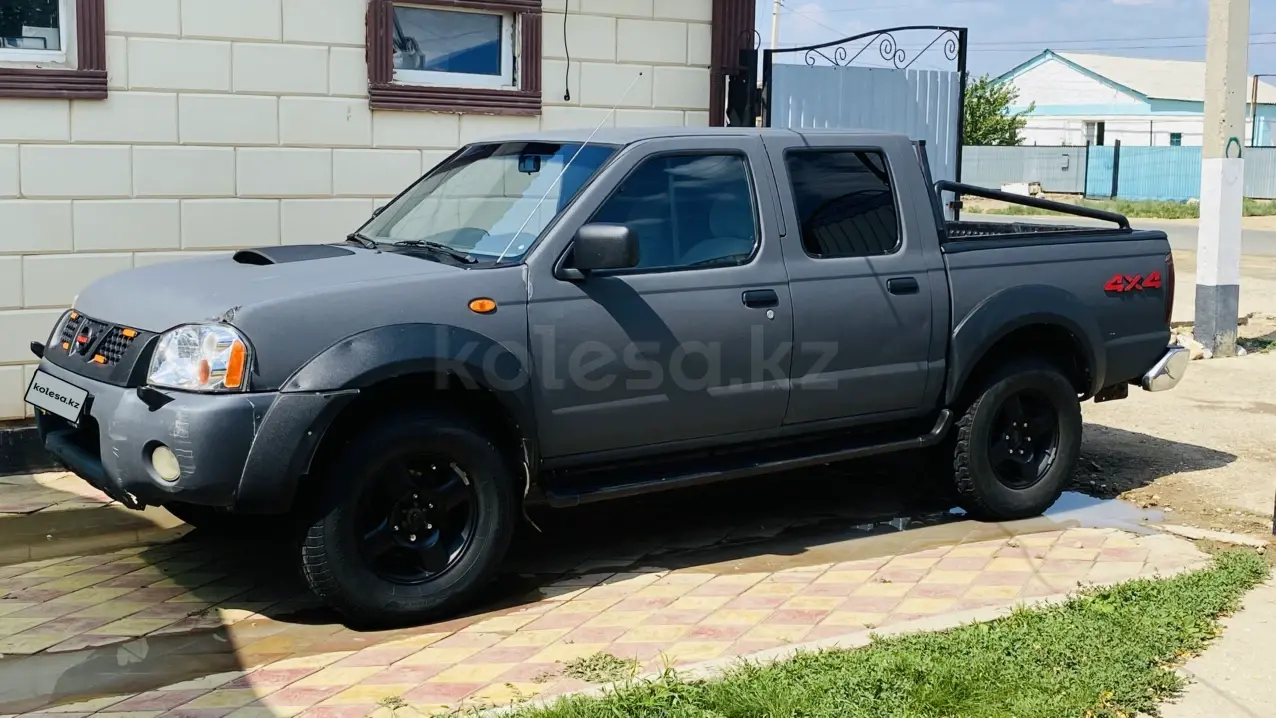 Nissan NP300, 2012