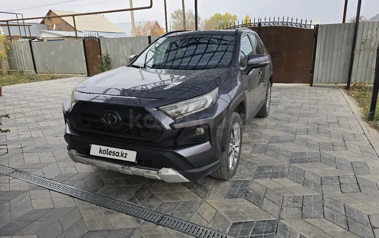 Toyota RAV4 2021 годаfor15 600 000 тг. в Алматы