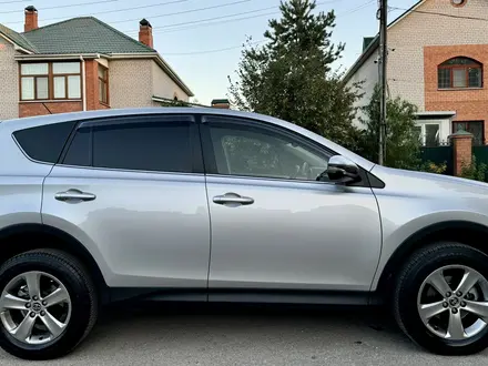 Toyota RAV4 2015 года за 11 700 000 тг. в Актобе – фото 10