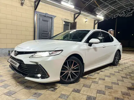 Toyota Camry 2021 года за 18 500 000 тг. в Атырау – фото 11