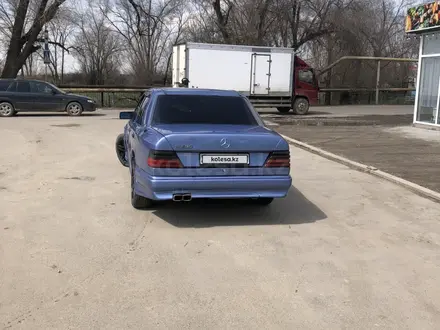 Mercedes-Benz E 230 1993 года за 1 500 000 тг. в Алматы – фото 3