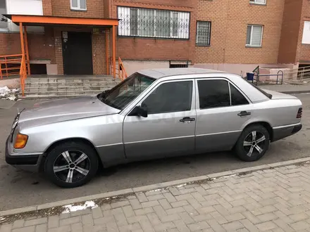 Mercedes-Benz E 200 1991 года за 1 250 000 тг. в Караганда