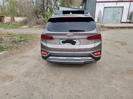 Hyundai Santa Fe 2019 года за 14 000 000 тг. в Уральск – фото 3