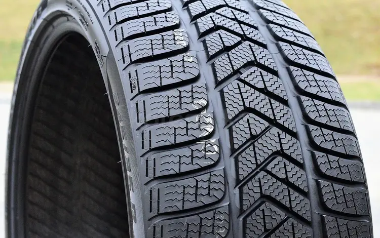 PIRELLI 255/35R21 Winter Sottozero 3 за 296 000 тг. в Алматы