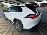 Toyota RAV4 2023 годаfor15 990 000 тг. в Караганда – фото 4
