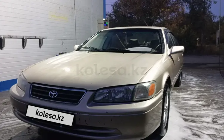 Toyota Camry 2001 года за 2 800 000 тг. в Семей