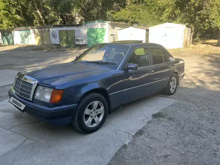 Mercedes-Benz E 220 1993 года за 1 700 000 тг. в Тараз