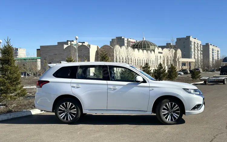 Mitsubishi Outlander 2022 года за 12 700 000 тг. в Уральск