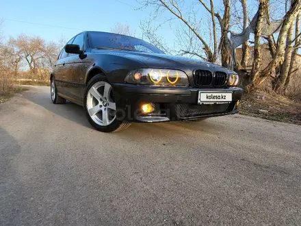 BMW 528 1998 года за 4 250 000 тг. в Караганда